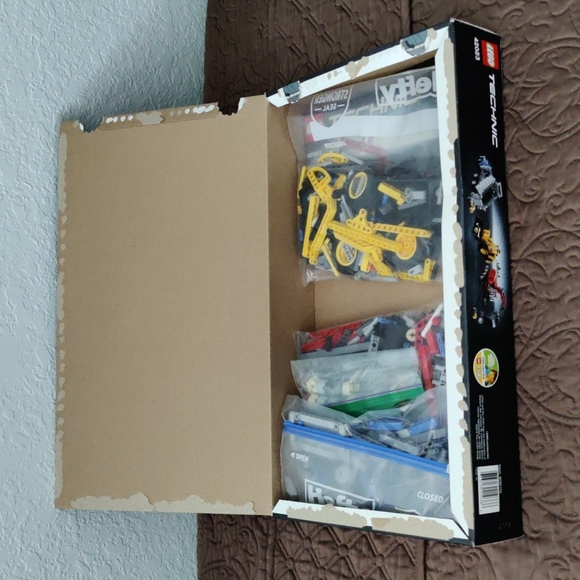 LEGO Technic 42023 Construction Crew - Picture 3 of 6